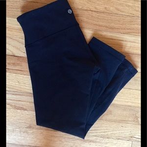 💕 Lululemon Wonder Under Crop mid rise size 4 💕